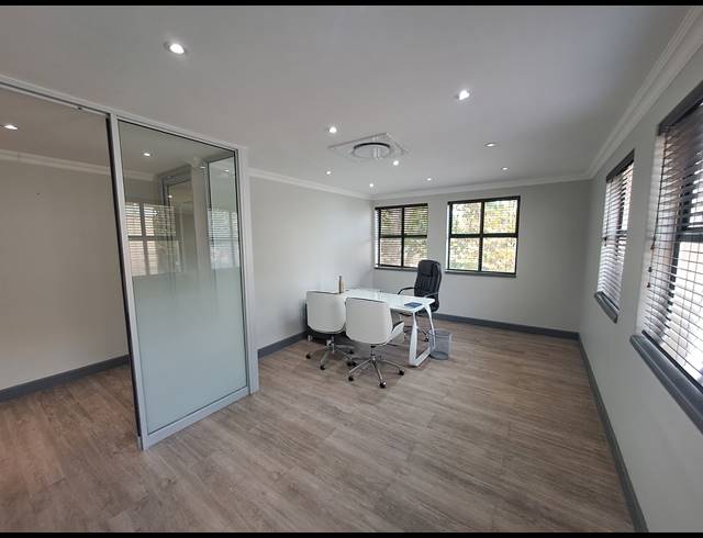 140M² OFFICE TO LET IN DUNKELD WEST